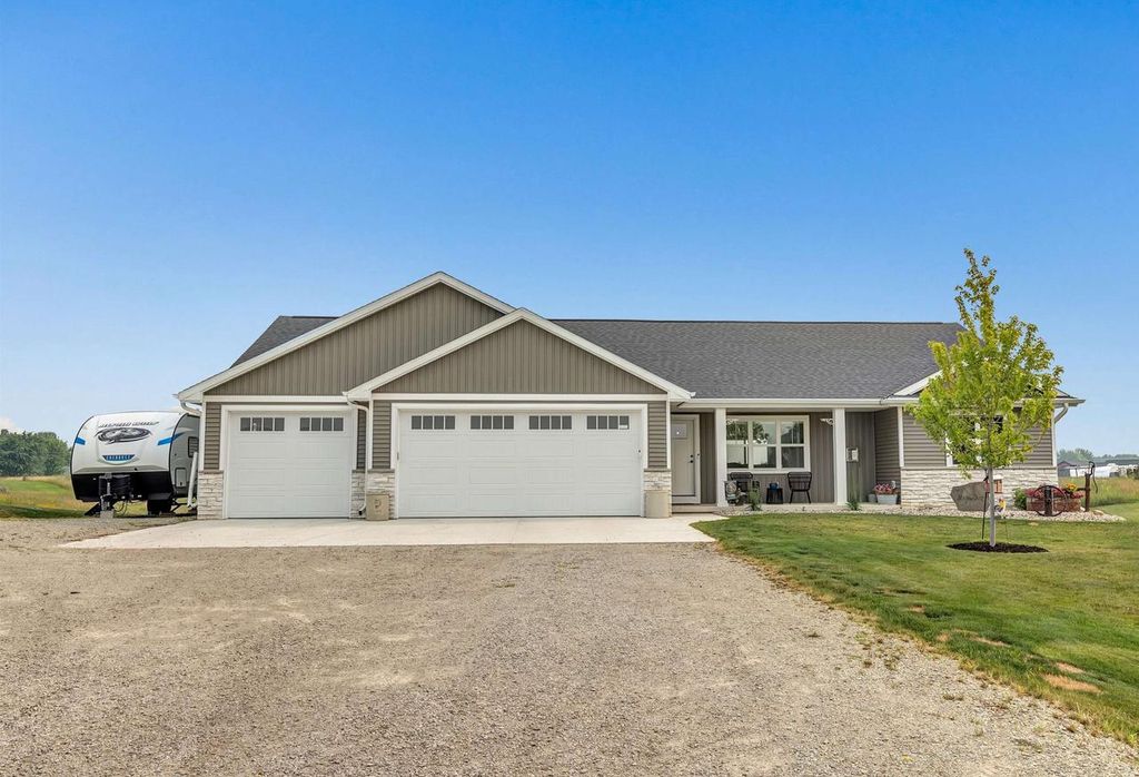 7542 HIGHLAND MEADOW COURT, Pulaski, WI 54162