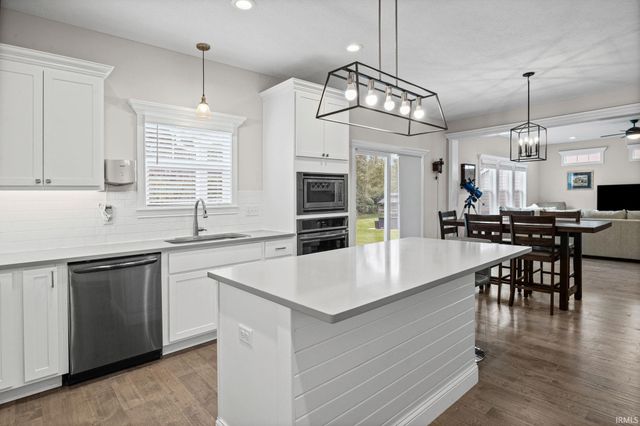 1073 Chesapeake Pointe Drive, Lafayette, IN 47909