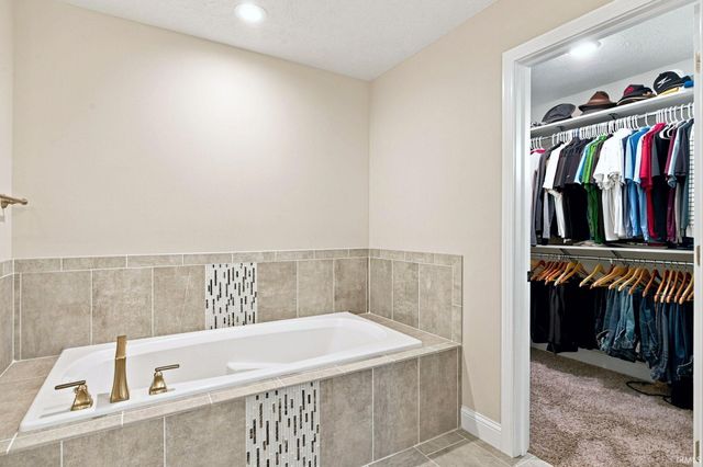 1073 Chesapeake Pointe Drive, Lafayette, IN 47909
