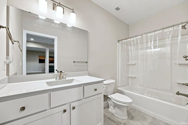 1073 Chesapeake Pointe Drive, Lafayette, IN 47909