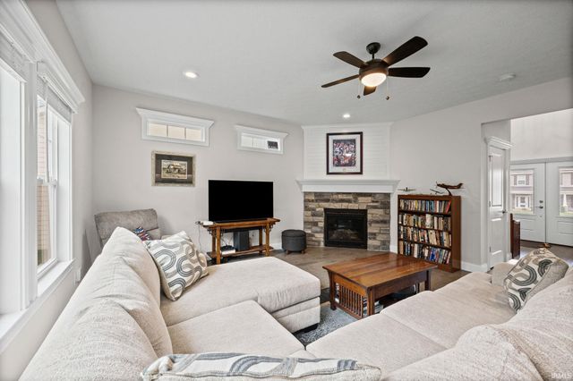 1073 Chesapeake Pointe Drive, Lafayette, IN 47909