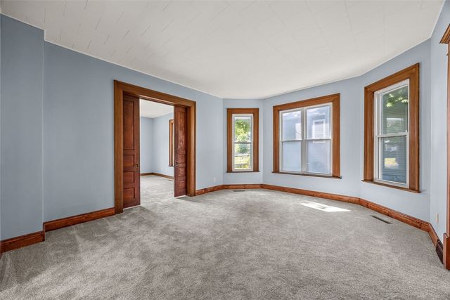 1806 8th Ave, Belle Plaine, IA 52208