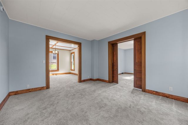 1806 8th Ave, Belle Plaine, IA 52208