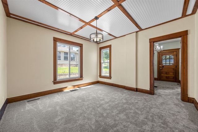 1806 8th Ave, Belle Plaine, IA 52208