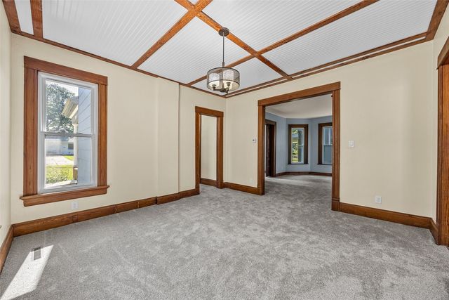 1806 8th Ave, Belle Plaine, IA 52208