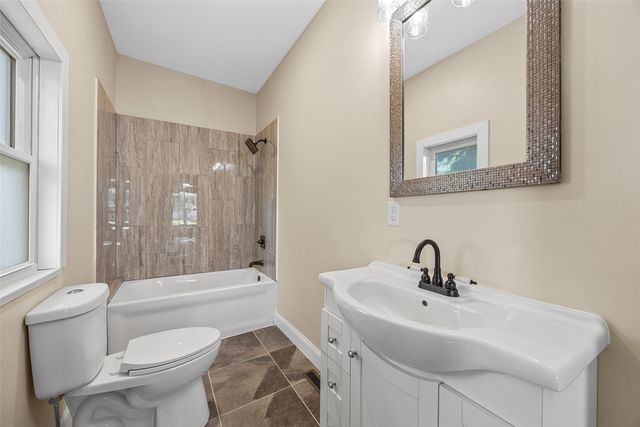 1806 8th Ave, Belle Plaine, IA 52208