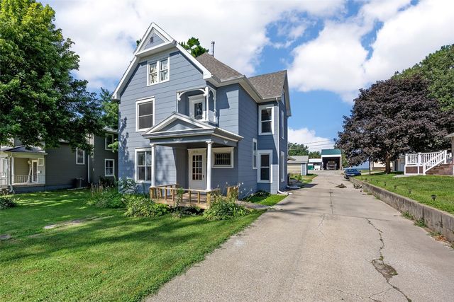 1806 8th Ave, Belle Plaine, IA 52208