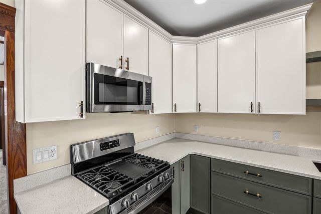 1806 8th Ave, Belle Plaine, IA 52208