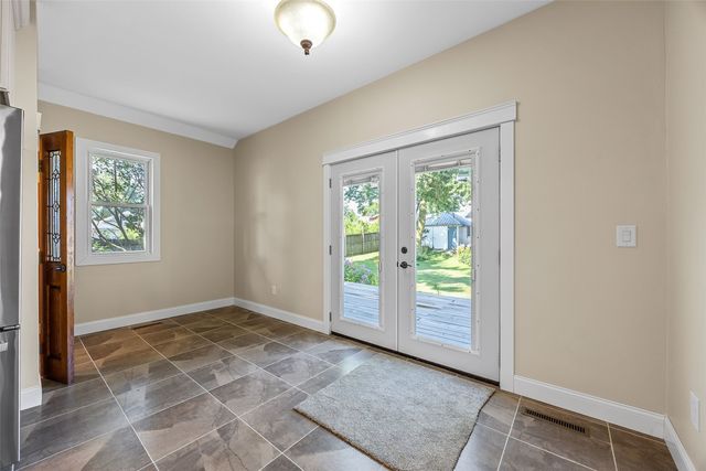 1806 8th Ave, Belle Plaine, IA 52208