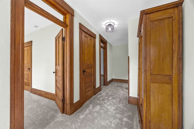 1806 8th Ave, Belle Plaine, IA 52208