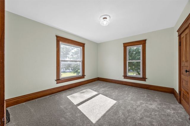1806 8th Ave, Belle Plaine, IA 52208