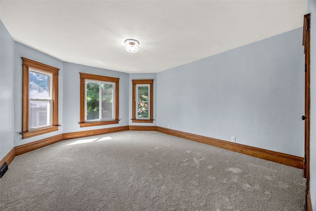 1806 8th Ave, Belle Plaine, IA 52208