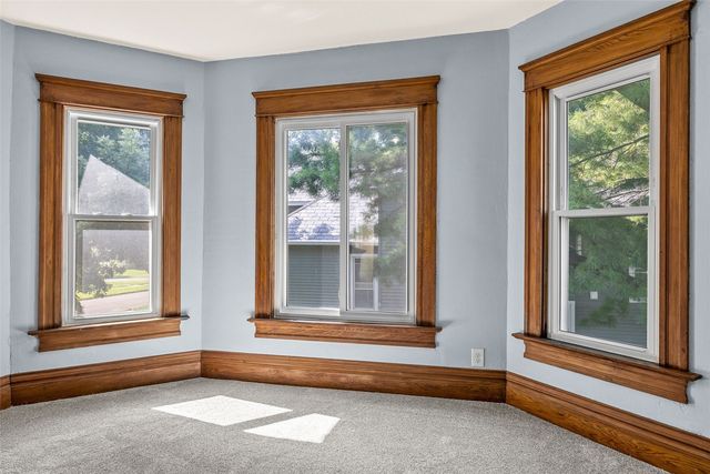 1806 8th Ave, Belle Plaine, IA 52208