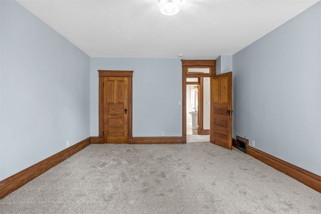 1806 8th Ave, Belle Plaine, IA 52208