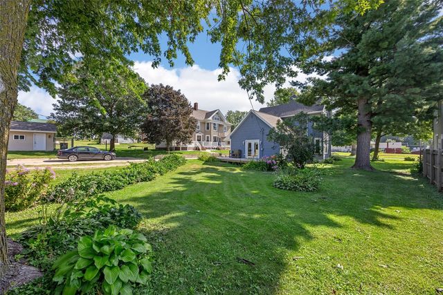 1806 8th Ave, Belle Plaine, IA 52208
