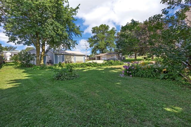 1806 8th Ave, Belle Plaine, IA 52208