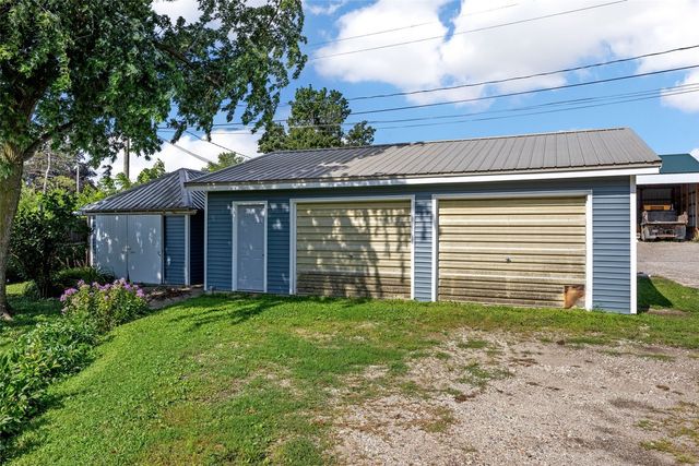 1806 8th Ave, Belle Plaine, IA 52208