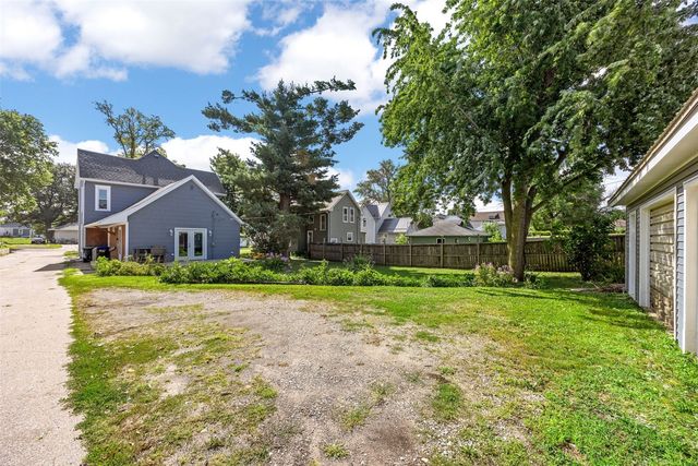 1806 8th Ave, Belle Plaine, IA 52208