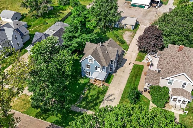 1806 8th Ave, Belle Plaine, IA 52208