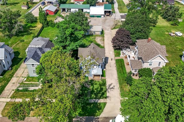 1806 8th Ave, Belle Plaine, IA 52208