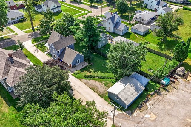 1806 8th Ave, Belle Plaine, IA 52208