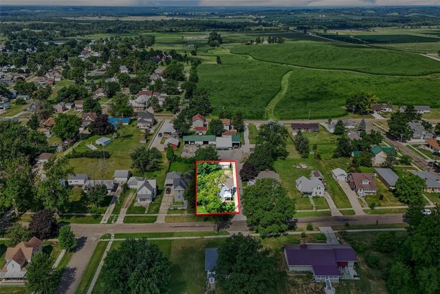 1806 8th Ave, Belle Plaine, IA 52208