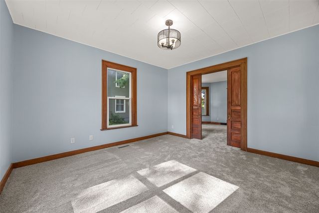 1806 8th Ave, Belle Plaine, IA 52208