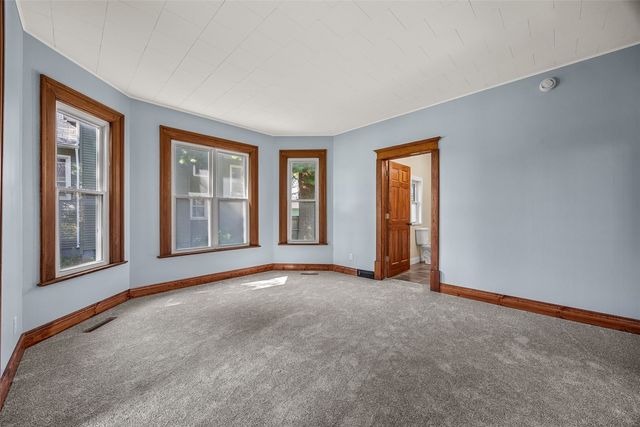 1806 8th Ave, Belle Plaine, IA 52208