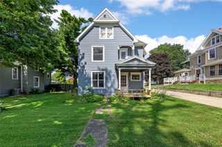 1806 8th Ave, Belle Plaine, IA 52208
