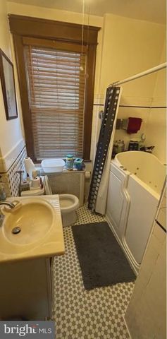 121 RALEIGH ST SE, Washington, DC 20032