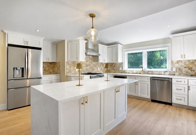 40 Beechwood Street, Cohasset, MA 02025