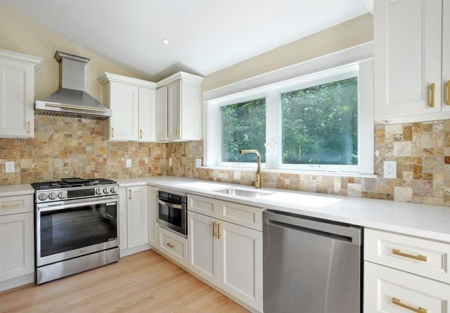 40 Beechwood Street, Cohasset, MA 02025
