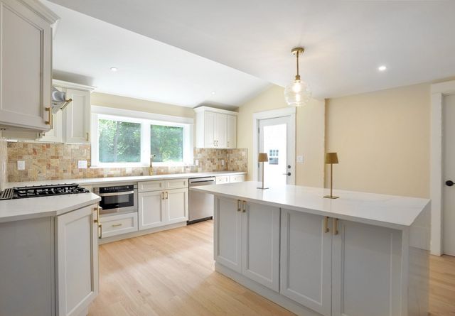 40 Beechwood Street, Cohasset, MA 02025