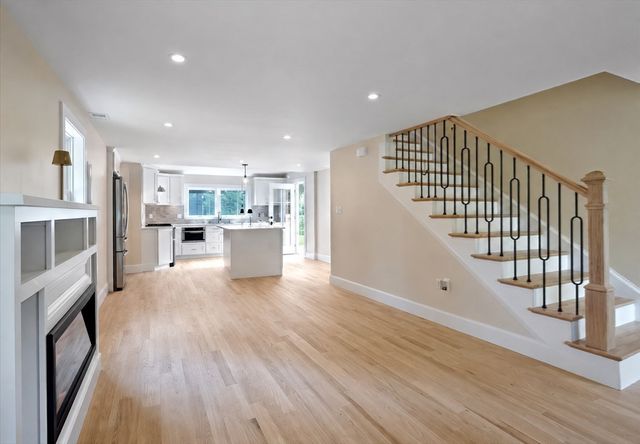 40 Beechwood Street, Cohasset, MA 02025