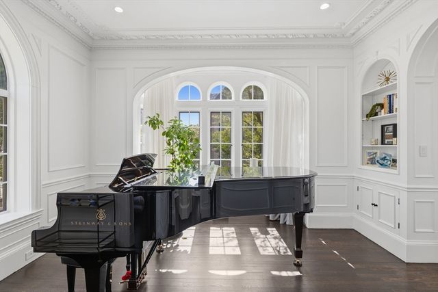 98 Carlton St, Brookline, MA 02446