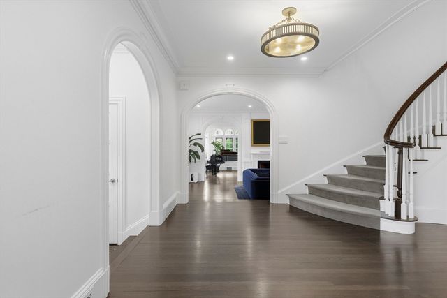 98 Carlton St, Brookline, MA 02446