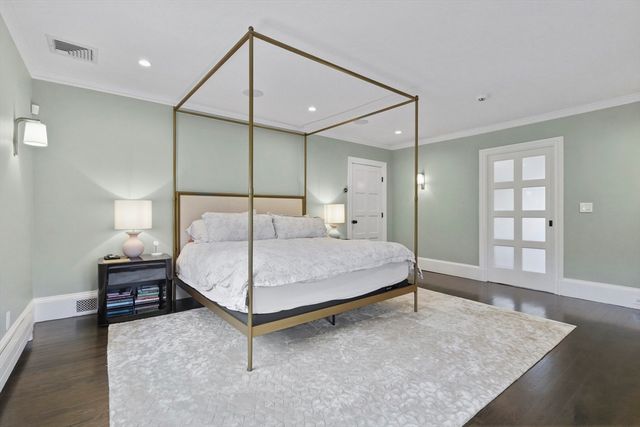 98 Carlton St, Brookline, MA 02446
