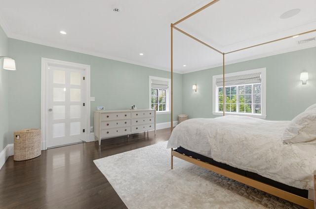 98 Carlton St, Brookline, MA 02446