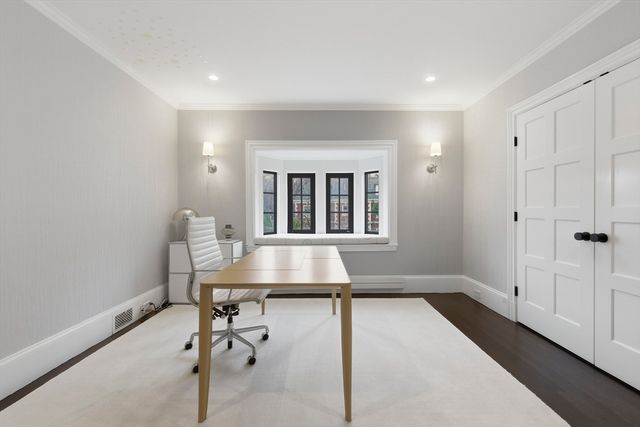 98 Carlton St, Brookline, MA 02446