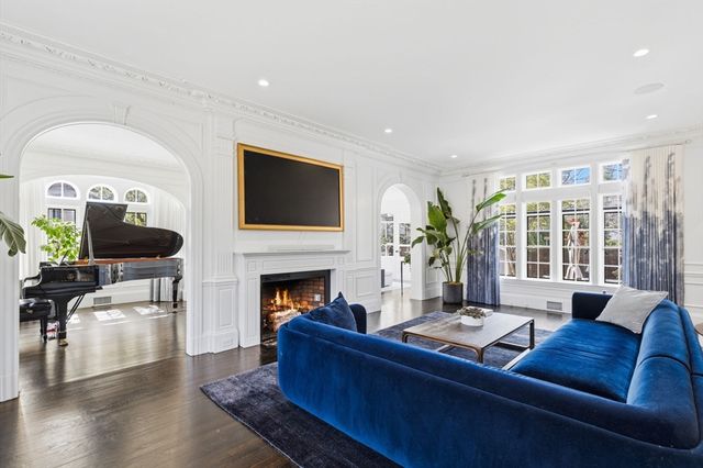 98 Carlton St, Brookline, MA 02446