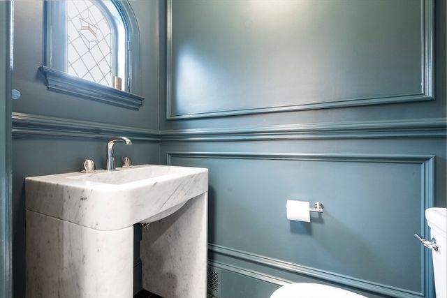 98 Carlton St, Brookline, MA 02446
