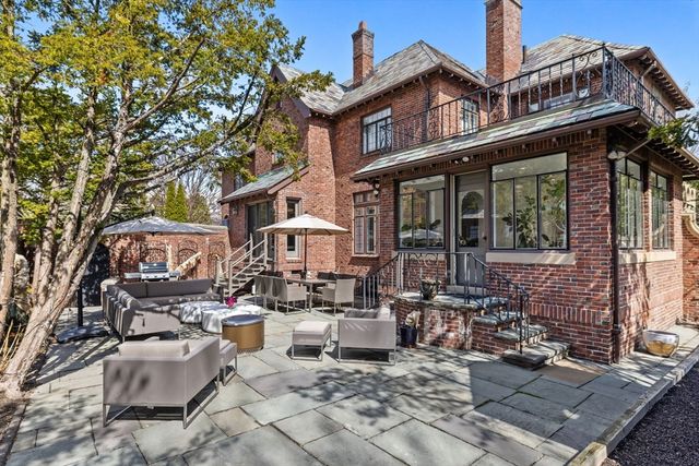 98 Carlton St, Brookline, MA 02446