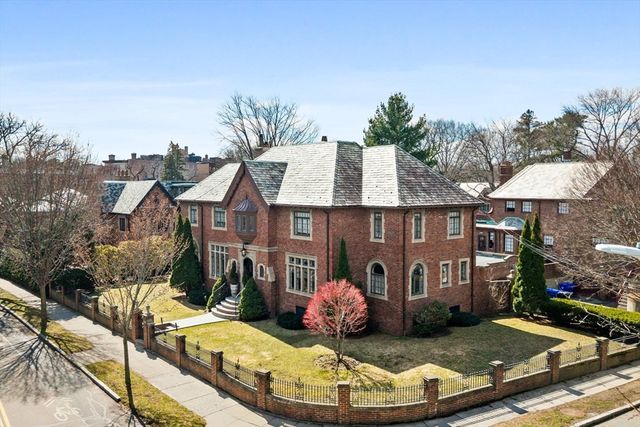 98 Carlton St, Brookline, MA 02446