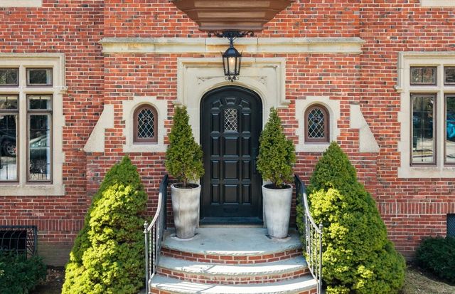 98 Carlton St, Brookline, MA 02446