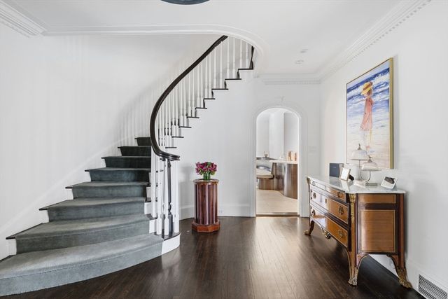 98 Carlton St, Brookline, MA 02446