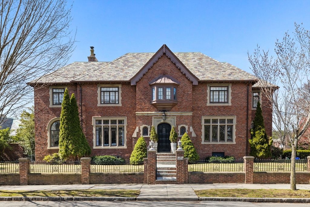 98 Carlton St, Brookline, MA 02446