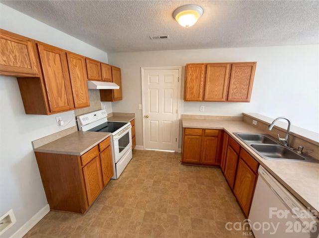 3461 E Fairmeadow Drive, Lancaster, SC 29720