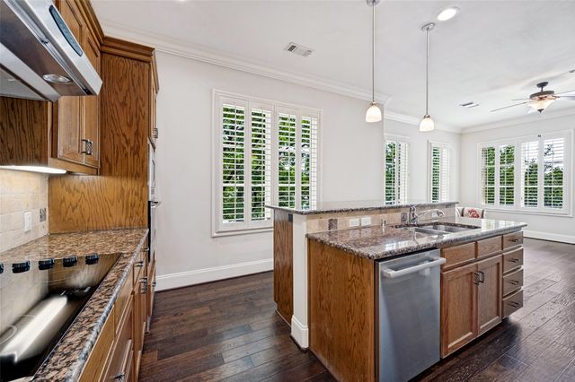 8505 Edgemere Road 202, Dallas, TX 75225