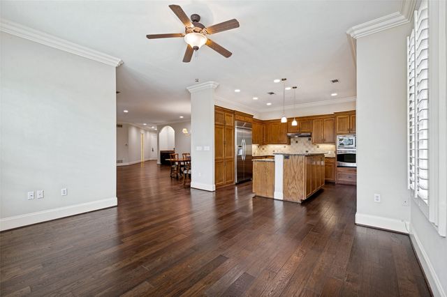 8505 Edgemere Road 202, Dallas, TX 75225