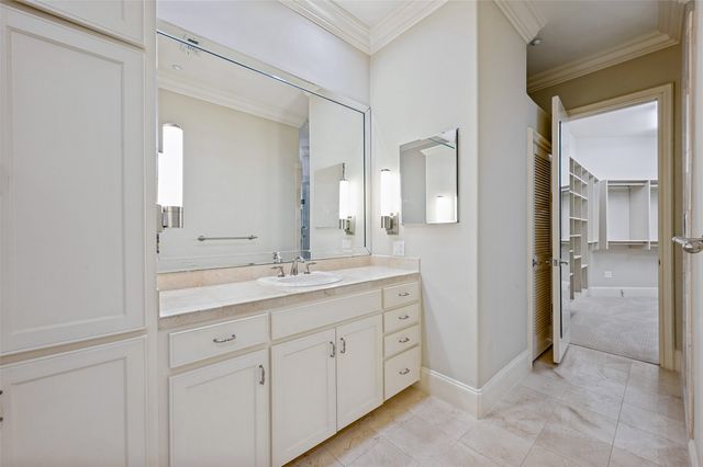 8505 Edgemere Road 202, Dallas, TX 75225